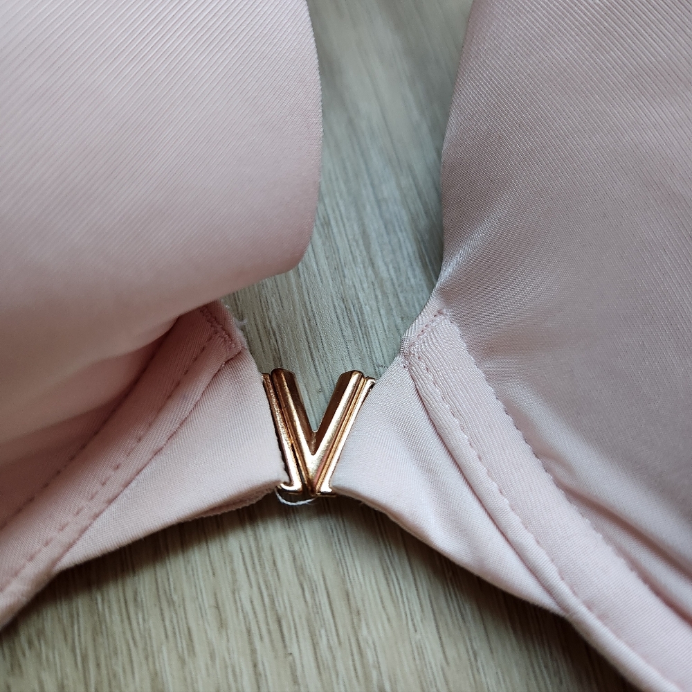 Elegant Pink Women's Intimate Victoria's Secret Bra